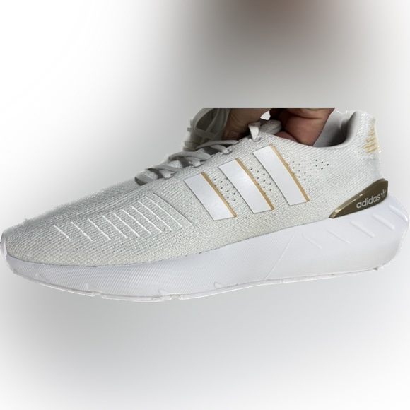 NWT ADIDAS Originals Women's Swift Run 22 Shoes white and gold size 8.5 - Picture 15 of 16